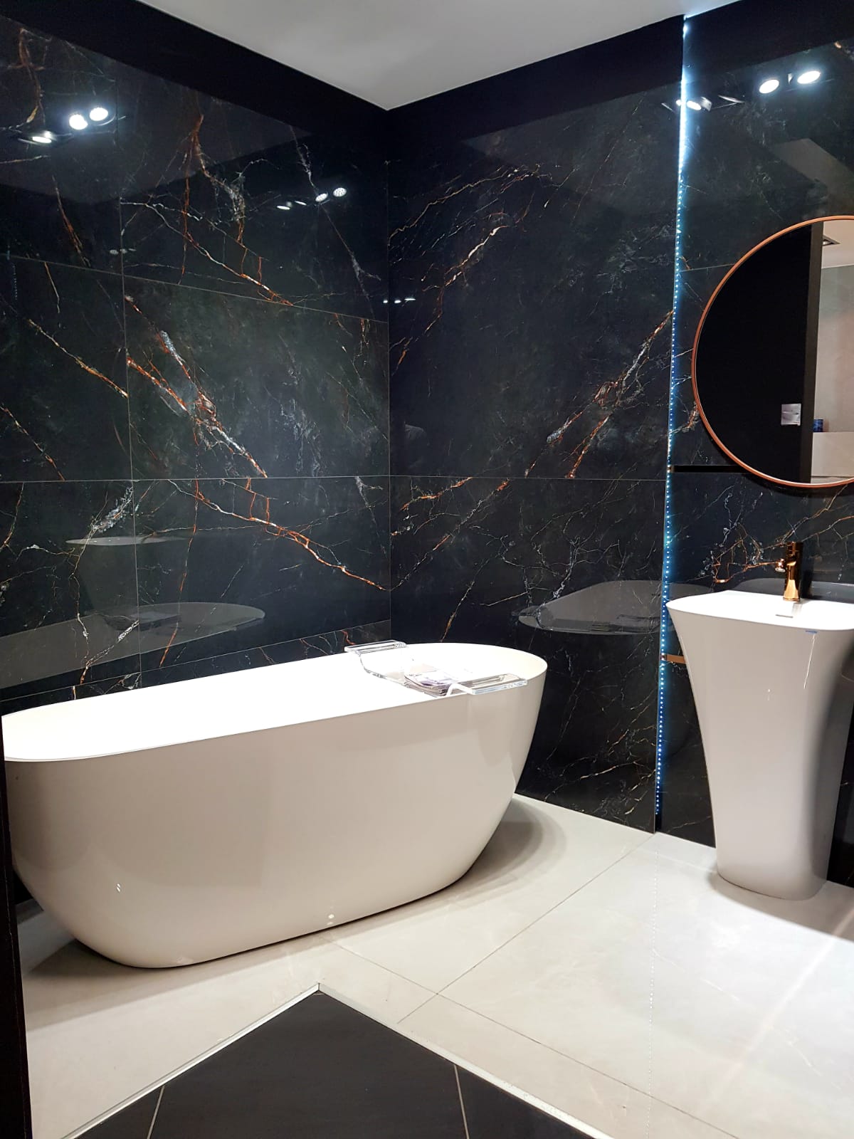 SHINESTONE BLACK