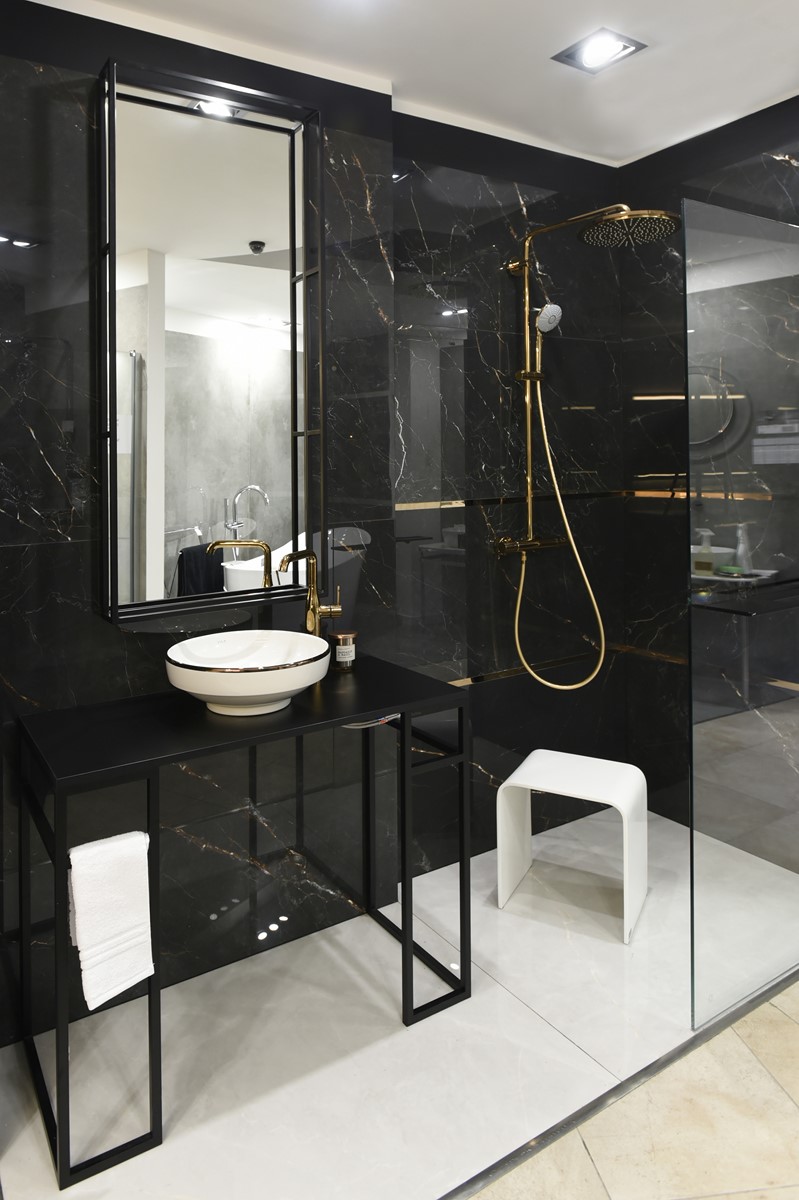 SHINESTONE BLACK