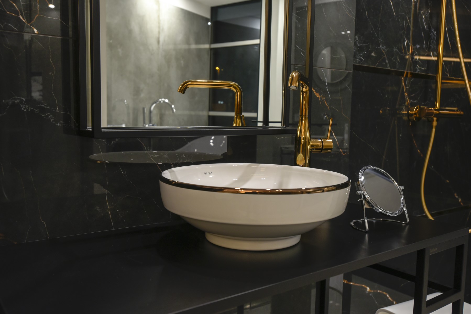 SHINESTONE BLACK