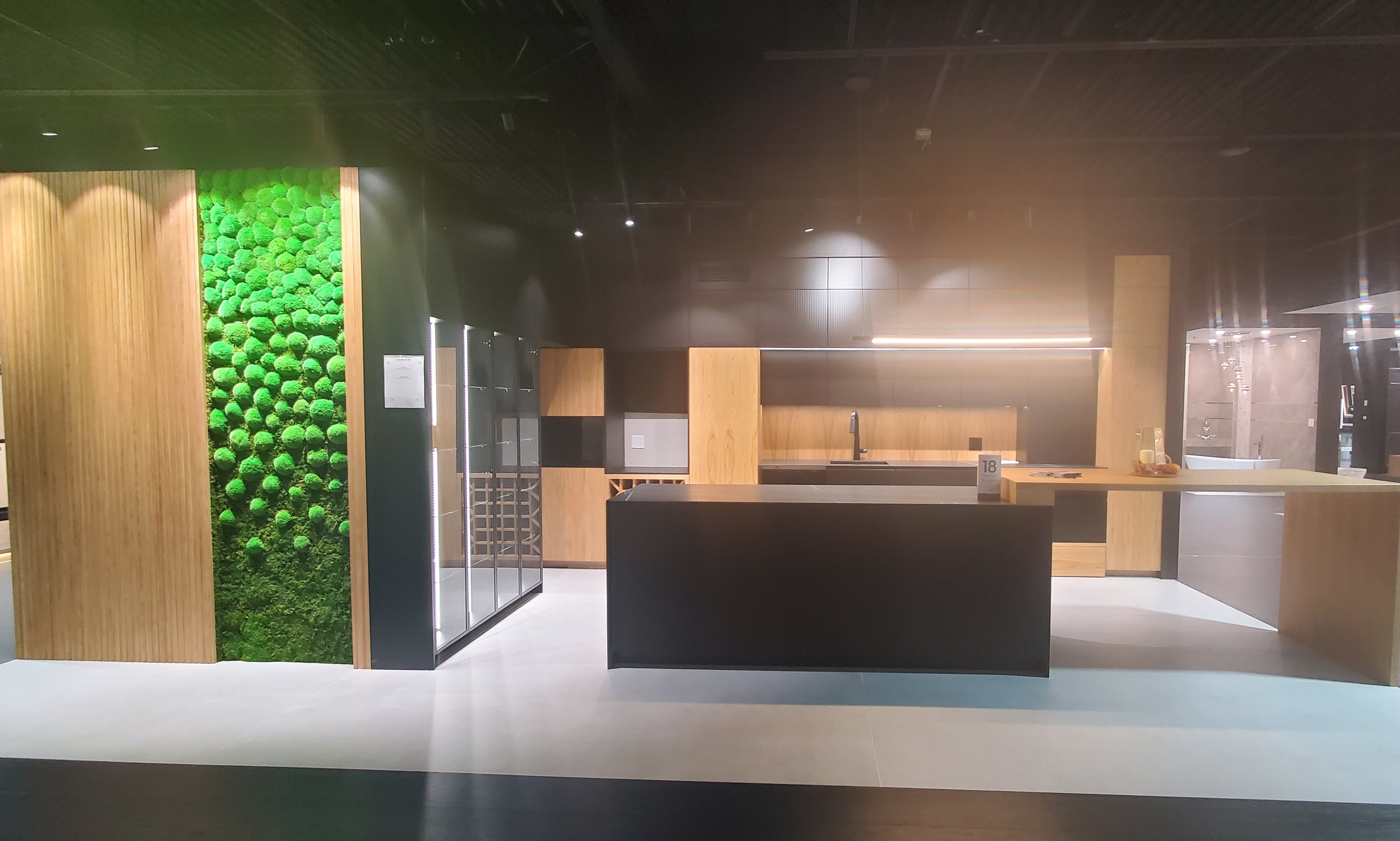 UNIT 35 - black kitchen