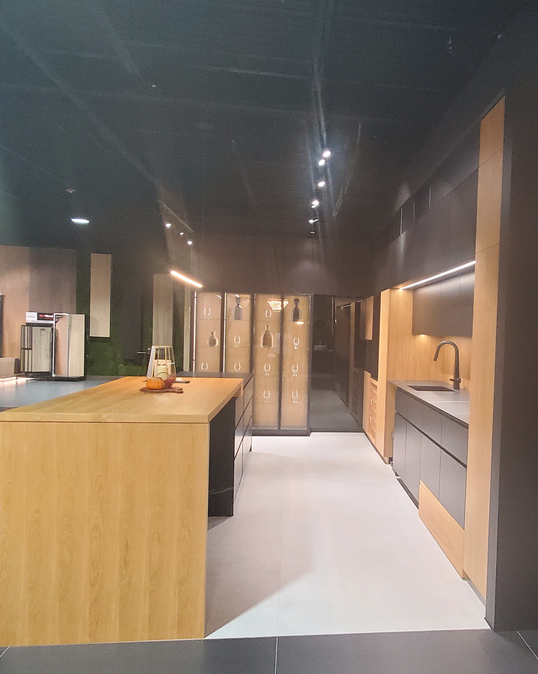 UNIT 35 - black kitchen