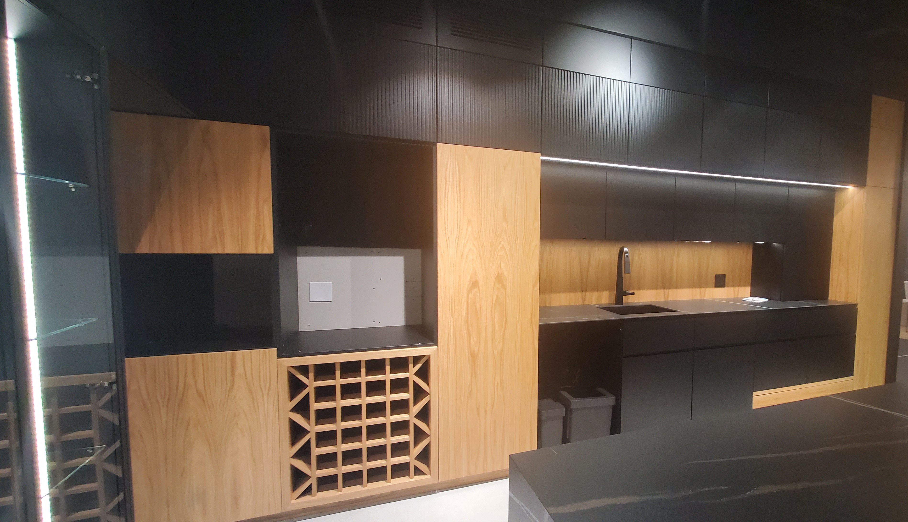 UNIT 35 - black kitchen